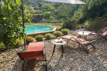 Location de vacances pour 15 personnes, avec piscine et jardin à Meyrannes