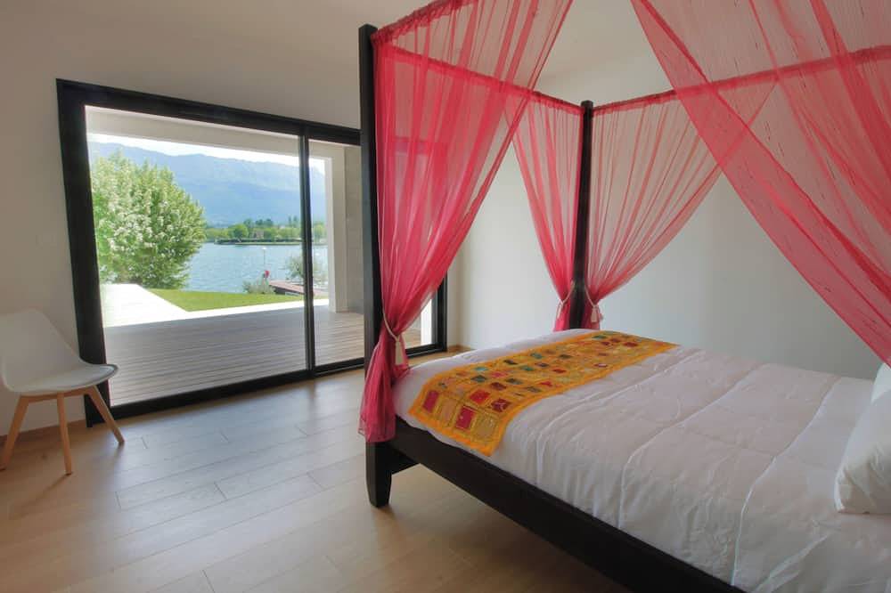 Villa d'exception Piscine vue et accès lac direct in Le Bourget-du-Lac, Chambéry region