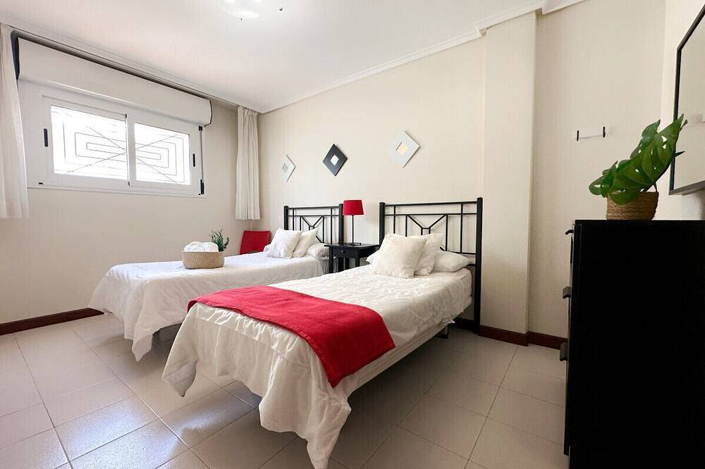 Apartamento entero, Apto con piscina y vistas al mar in Santoña, Costa de Cantabria