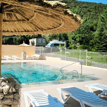Gîte pour 6 personnes, avec jardin ainsi que piscine et bassin pour enfant à Reynès