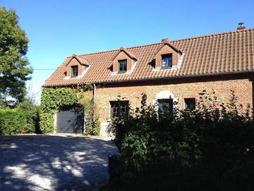 Gîte pour 7 personnes, avec jacuzzi et jardin dans Feluy