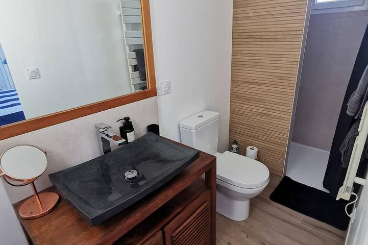 2-bedroom apartment with terrace, pool and jacuzzi near the center in Le Cannet-des-Maures, Draguignan Region