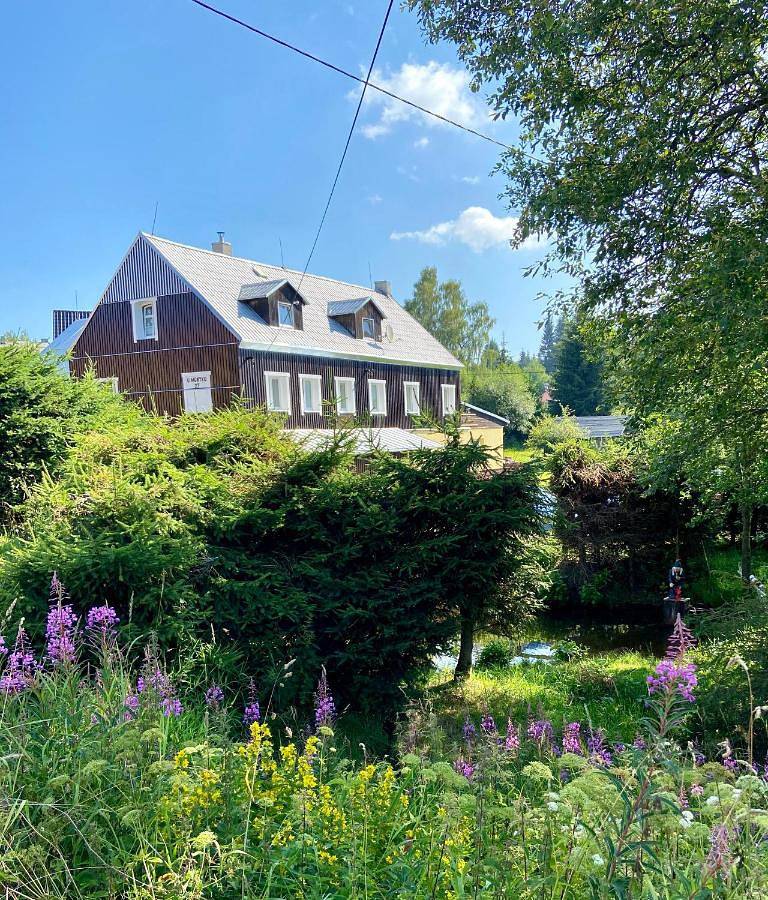 Six-Bedroom House in Abertamy, Karlsbad Regio