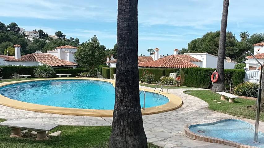 Bungalow para 5 personas, con piscina y jardín, Se admiten mascotas en Dénia