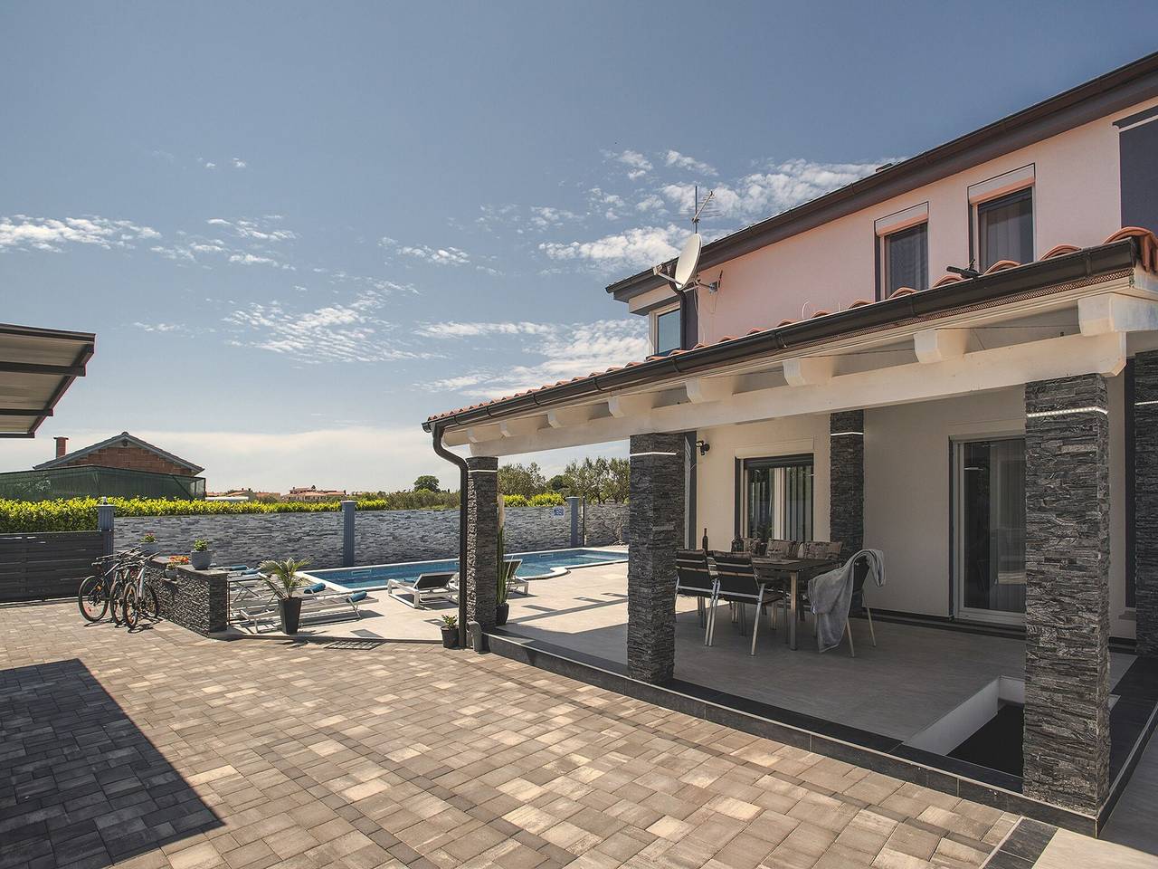 Villa in Fažana near Beach with Pool in Fazana, Südküste Istrien