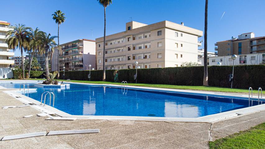 Location de vacances pour 4 personnes, avec terrasse à Platja de la Pineda