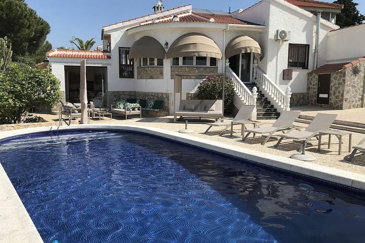 Villa for 8 people, with garden - 1