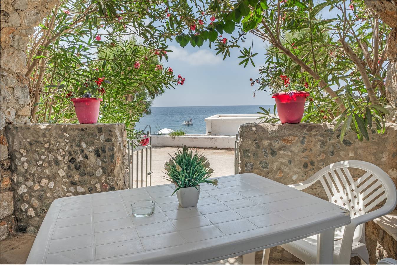 Entire apartment, Apartment 'D E D' with Sea View, Private Terrace and Wi-Fi in Mirties, Kalymnos