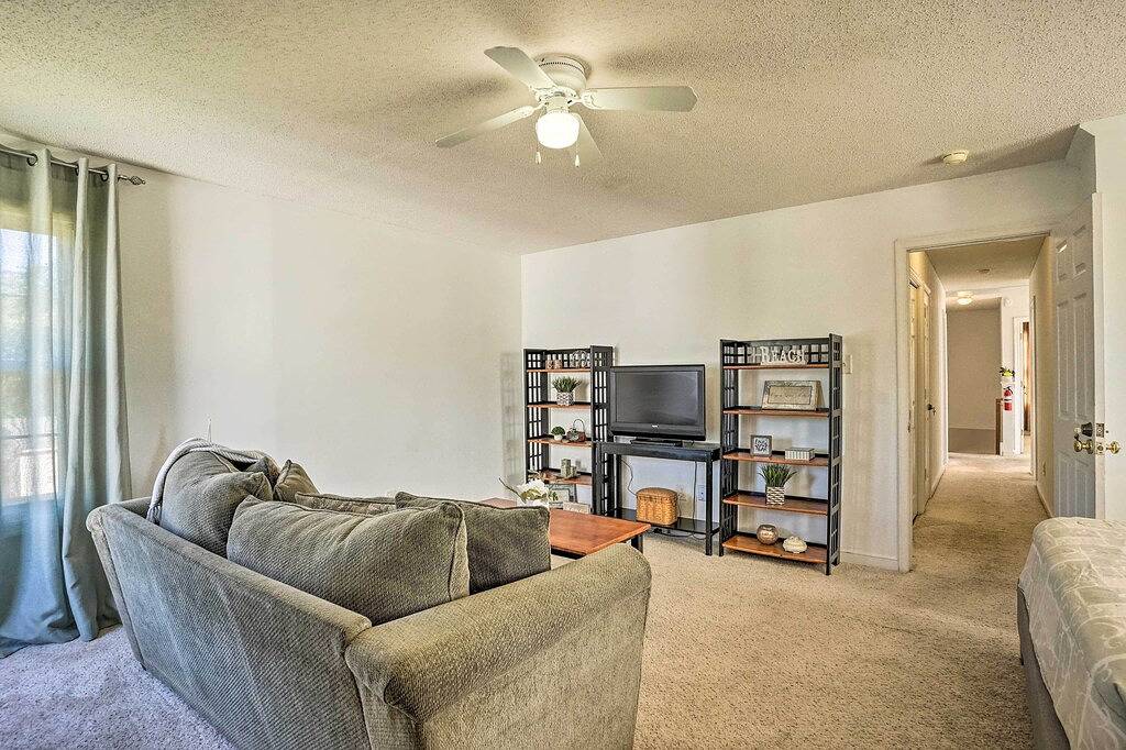 9 Mi to Richmond: Sandston Home w/ Office in Henrico County