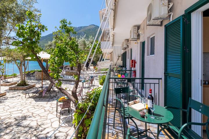 Entire studio, Nikiana Club - Studio 5 Apartment-Studio with Sea View & Wi-Fi in Nikiana, Alexandros