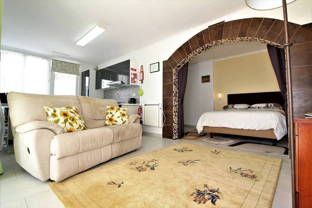 Ganze Wohnung, Modern Studio Wohnung in Funchal in São Gonçalo, Madeira