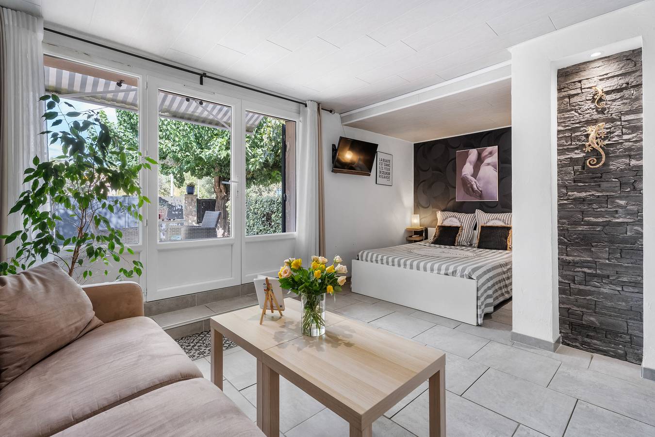 Ganzes Studio, Villa Nui - Komfortable Wohnung - Sommerterrasse und privater Parkplatz. in Cuers, Toulon Region