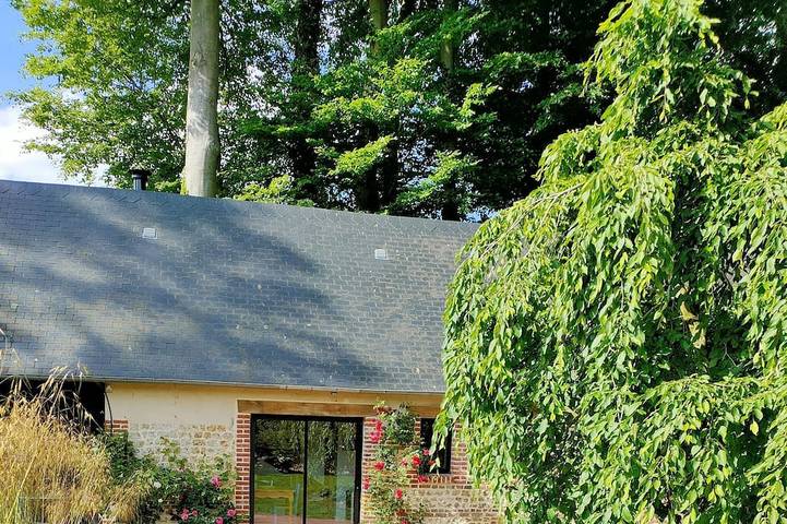 Location de vacances pour 3 personnes, avec terrasse et jardin à Bénarville