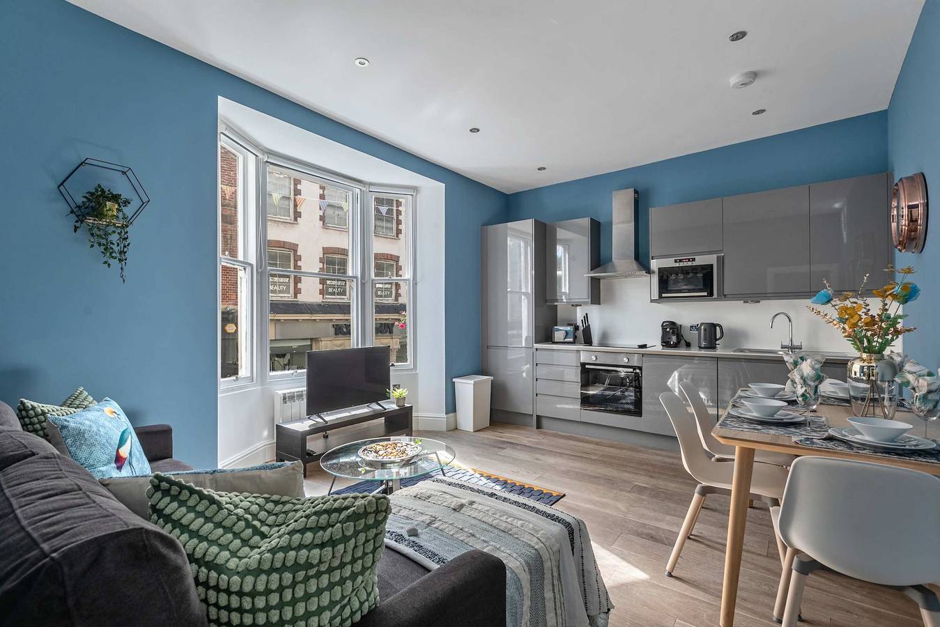 Entire apartment, The Lanes Comfy Condo Walk to Beach King Bed in Brighton, Sussex