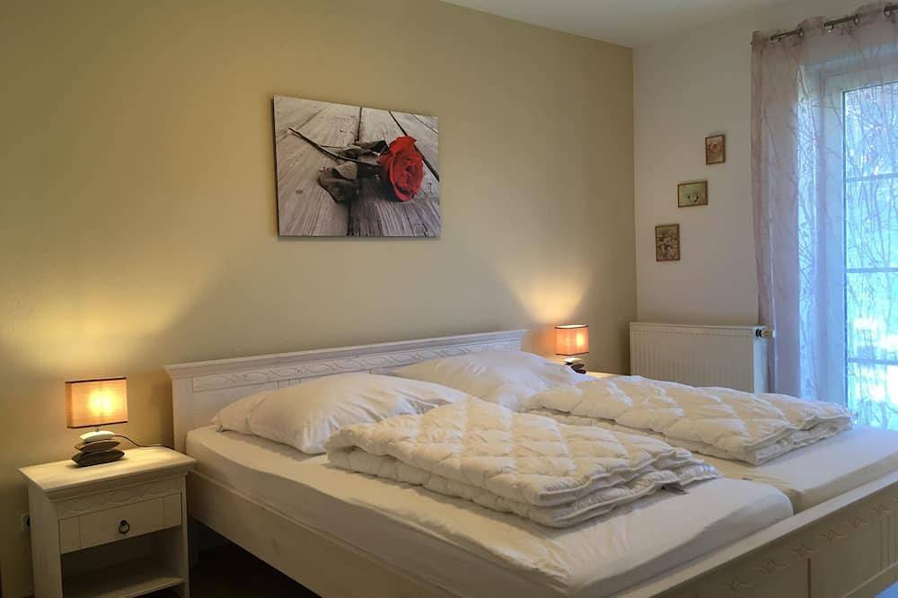 Ganze Wohnung, Gemütliche Ferienwohnung mit Terrasse im Herzen der Mecklenburgischen Seenplatte in Mirow, Mecklenburg-Strelitz