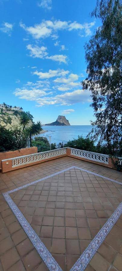 Villa voor 15 personen, with Balkon and Whirlpool as well as Terras and Tuin in Calpe