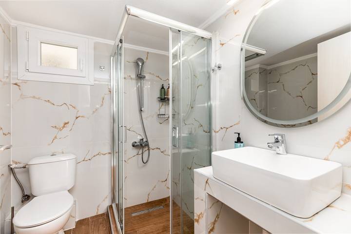 Gîte pour 5 personnes, avec balcon, adapté aux familles à Thessalonique - 4