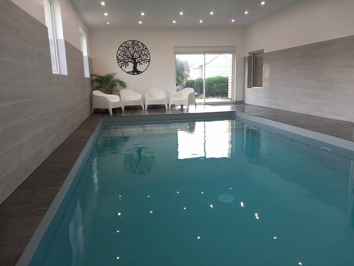Gîte pour 14 personnes, avec Terrasse ainsi que Jardin et Piscine