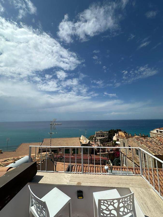 Ferienwohnung für 9 Personen, mit Ausblick und Balkon in Tropea