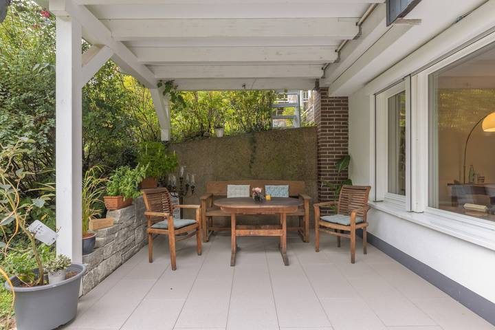 Entire apartment, Apartment 'Ruhige Fewo Südhang Am Waldesrand' with Private Terrace, Private Garden and Wi-Fi in Bad Arolsen, Landkreis Waldeck-Frankenberg