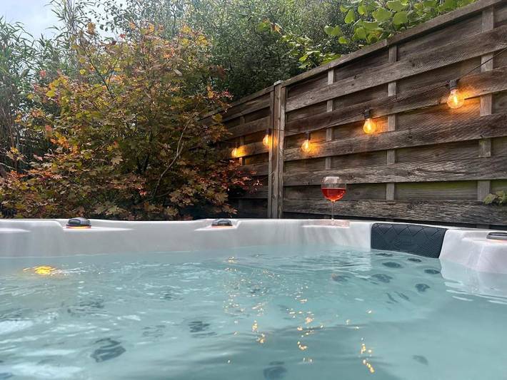 Chambre d’hôte pour 2 personnes, avec Jacuzzi et Jardin ainsi que Piscine et Sauna dans Oostduinkerke