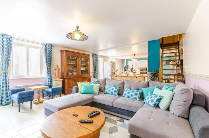 Gîte pour 9 personnes, avec terrasse et jardin, animaux acceptés