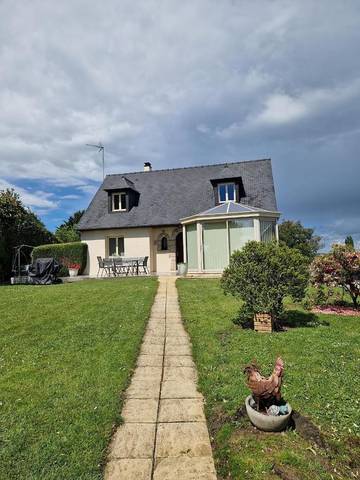 Location de vacances pour 9 personnes, avec terrasse et piscine à Marcey-les-Grèves