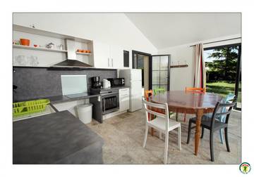Gîte pour 6 personnes, avec jardin et terrasse, animaux acceptés à La Baume-de-Transit