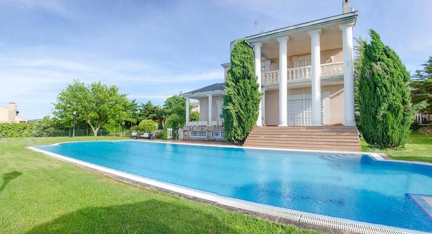 Chalet para 19 personas, con Balcón y Terraza además de Jardín y Piscina en Provincia de Toledo