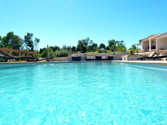 Gîte pour 4 personnes, avec Terrasse et Jardin ainsi que Piscine et Vue à Bonifacio