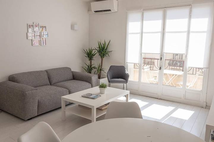 Appartement entier, New ! 2 Pieces Design,  Centre ville, 200 m plages, climatisé in Menton, Côte méditerranéenne (France)