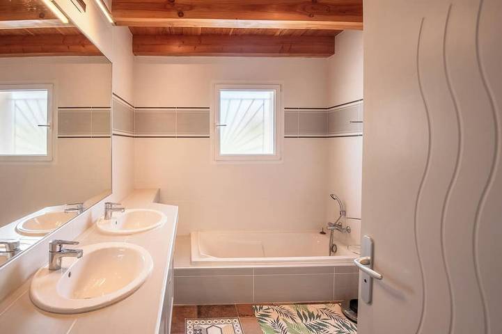 Location de vacances pour 12 personnes, avec jardin, animaux acceptés à Vesseaux - 4