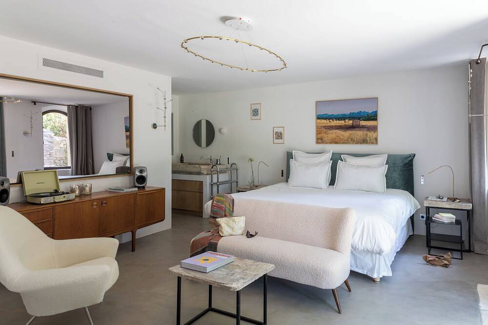 Magnificent house in Provence with natural pool and lavender fields in Saint-Rémy-de-Provence, Arles region