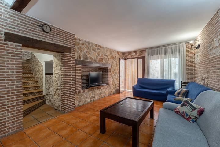 Casa Rural La Abubilla: casa de campo con vistas a la sierra y jardín en Valdelaguna in Valdelaguna, Área Metropolitana de Madrid