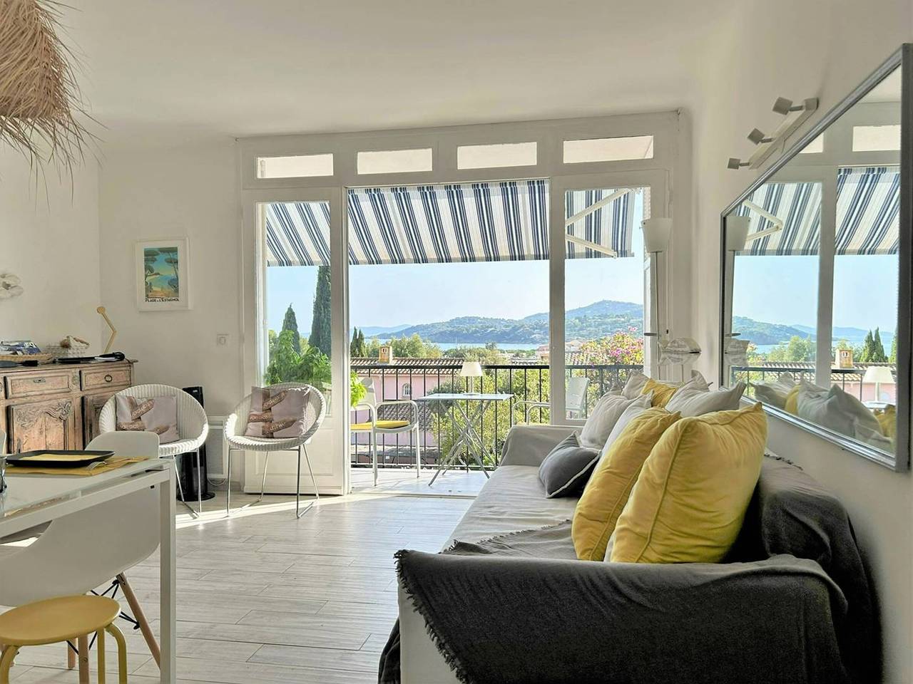 Appartement entier, Appartement lumineux avec terrasse, 500m de la plage, Bormes-les-Mimosas in Bormes-les-Mimosas, Parc national de Port-Cros