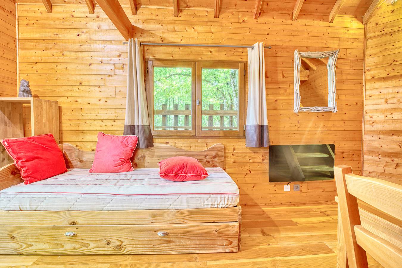Cabine "Amicie" avec terrasse privée, jardin partagé et balcon in Monsac, Périgord Pourpre