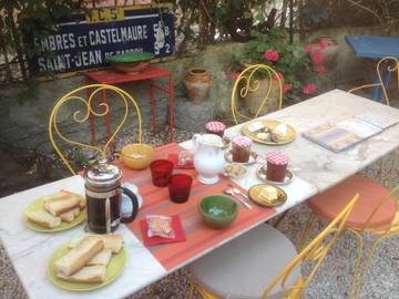 Cottage pour 2 personnes, avec terrasse ainsi que jardin et vue à Durban-Corbières