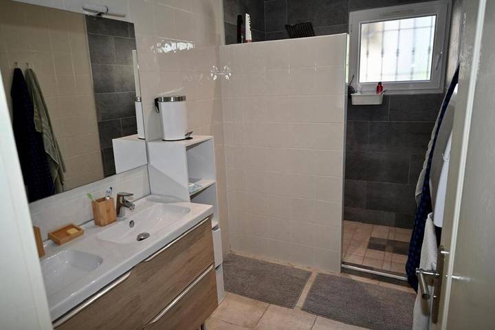 Location de vacances pour 8 personnes, avec piscine et jardin à Caveirac - 2