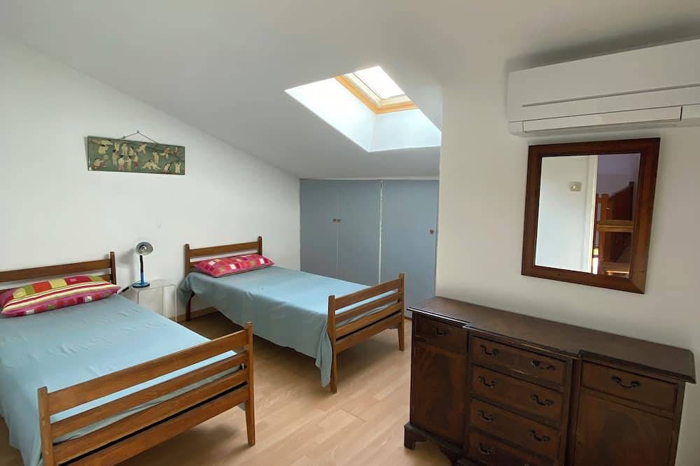 Ganze Wohnung, Komfortable Wohnung für 8 Personen am Meer 1. Linie mit Blick auf das Meer nach Süden in Hyeres, Toulon Region