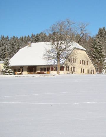 Gîte pour 10 personnes, avec vue et jardin dans Les Hôpitaux-Vieux