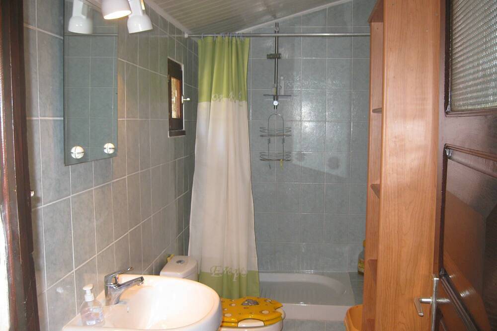 Geheel appartement, F3 voet in het water. 50 m van het strand in Sagone, Vico