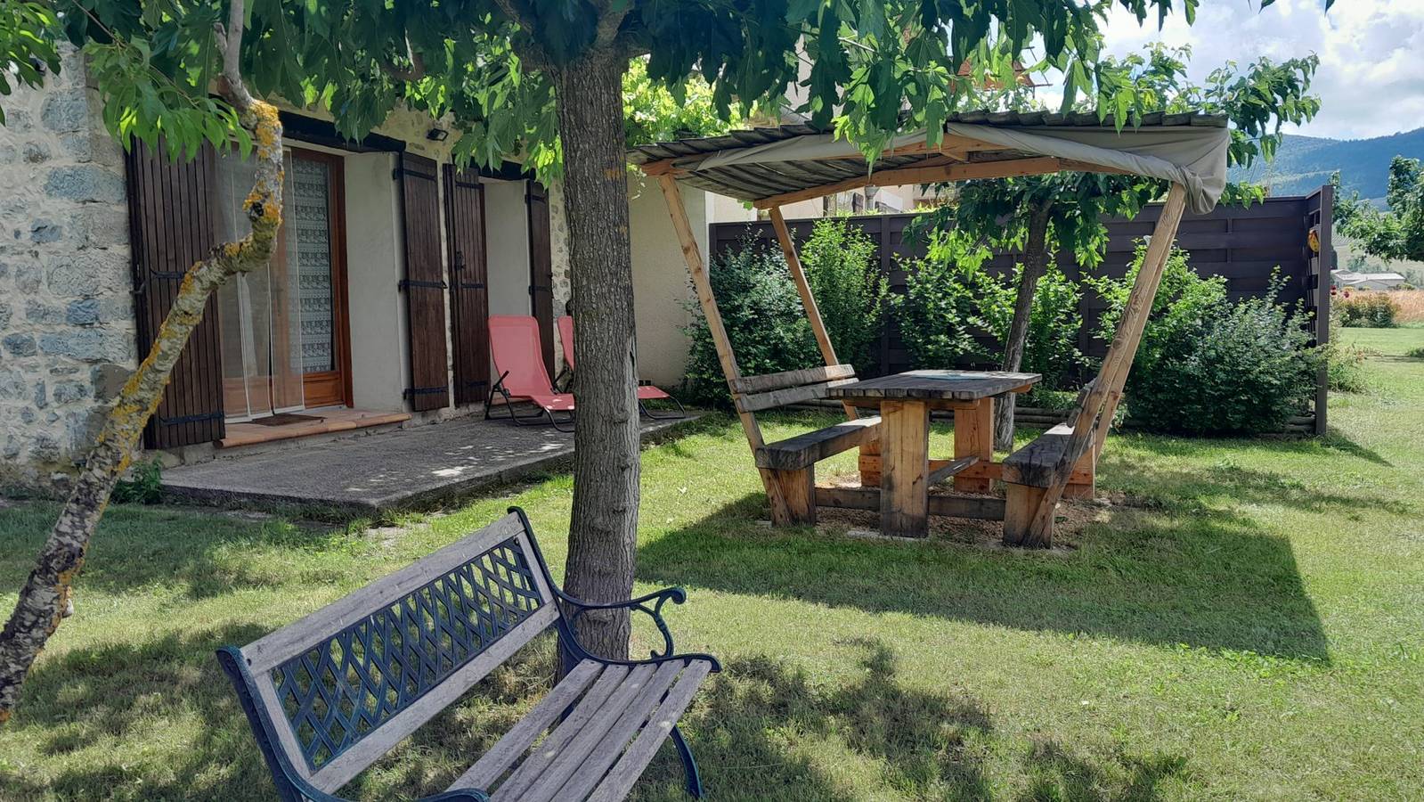 Le Cabanon, gîte en Drôme provençale Baronnies in Sainte-Jalle, Région de nyons