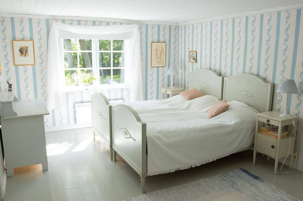 Romantic Villa in historic setting with a lake-side view in Säffle, Vänern