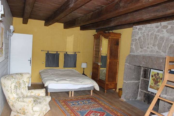 Location de vacances pour 8 personnes, avec jardin et terrasse à Saint-Vincent-de-Salers - 3