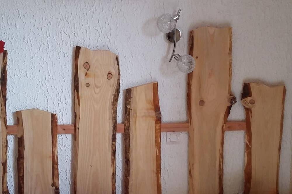 Gite spacieux pour 8 personnes( maximum) dans grande propriété avec piscine. in Puy-l'Évêque, Quercy