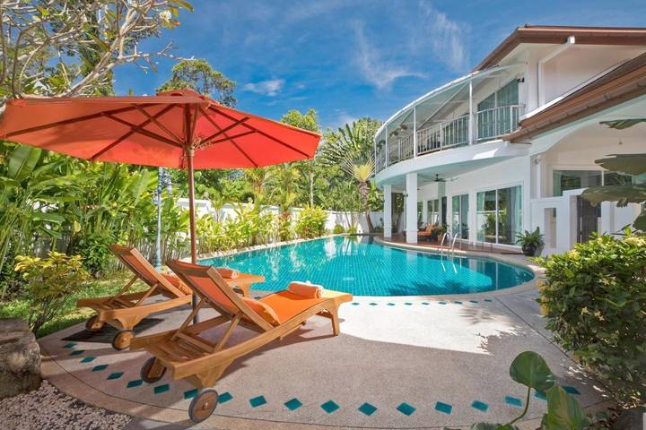 Villa för 10 Personer, med trädgård samt pool och utsikt i Kamala