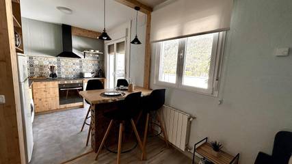 Gîte pour 4 personnes, avec terrasse et vue, animaux acceptés à Mijares