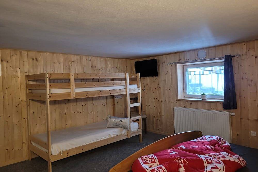 Ganze Wohnung, Ferienwohnung Bergwiese mit Balkon und Bergblick in Nesselwängle, Außerfern