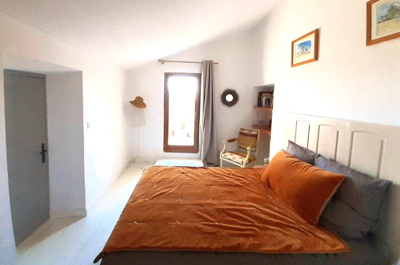 Logis du Figuier, dans le village de Crestet - chambre "Solarium" in Crestet, Parc naturel régional du Mont-Ventoux