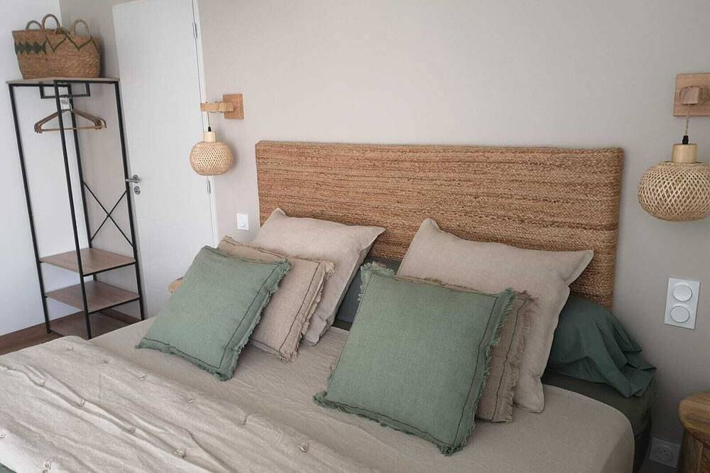 Carpe Diem bed and breakfast with breakfast included in Mèze, Côte d'Améthyste
